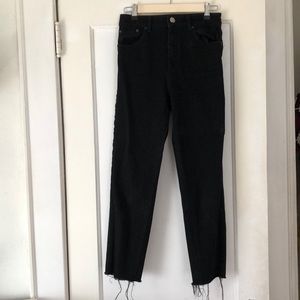 Black skinny high waisted jeans w fray hem